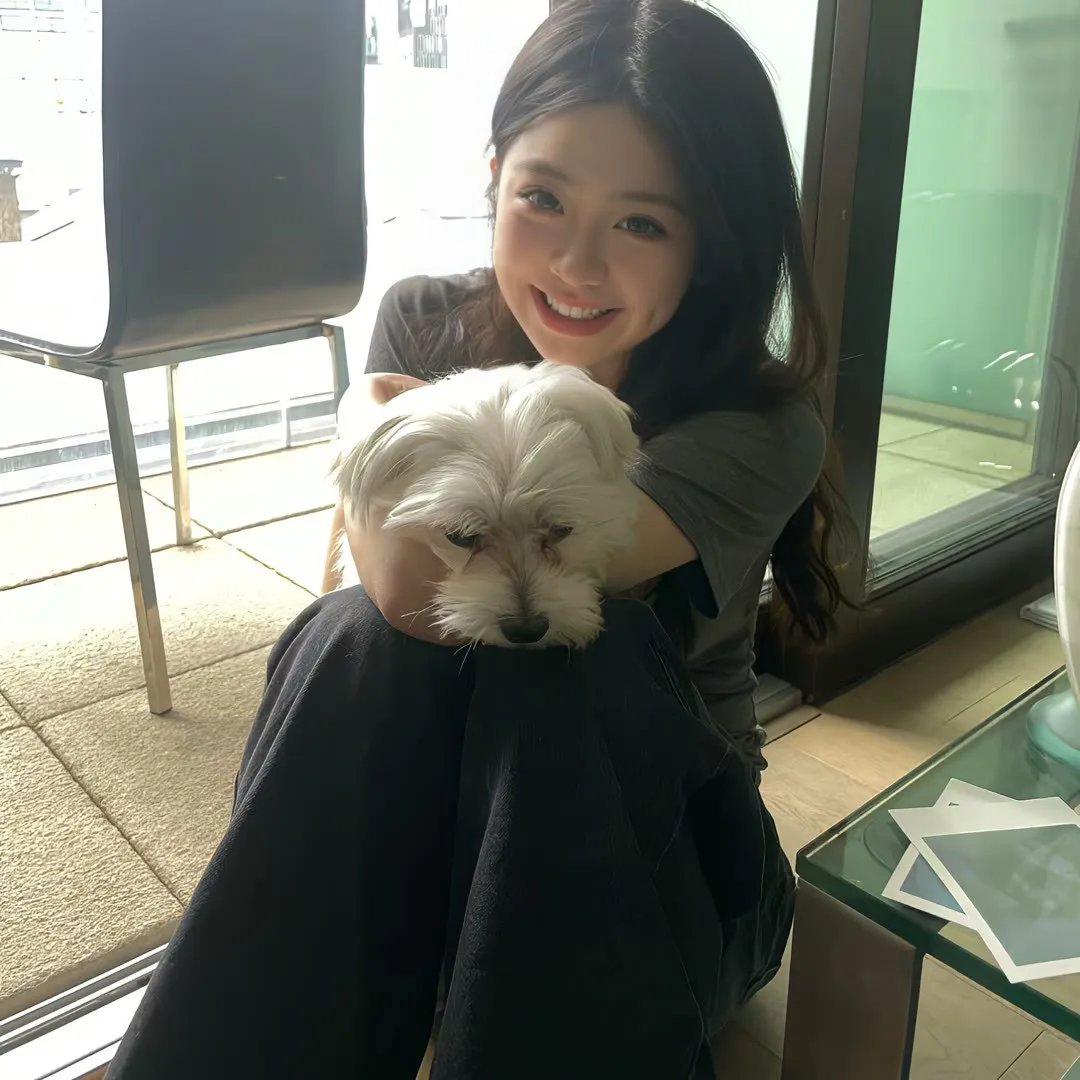 穿风信子蓝的少女